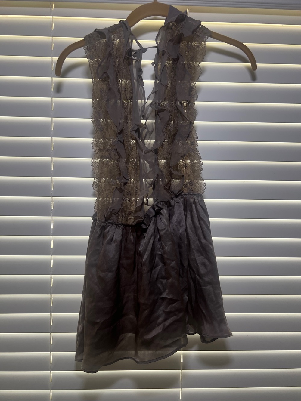 Victoria secrets Sheer Ruffle Lace Back Sleeveless Silk Top — Dusty Lavender S